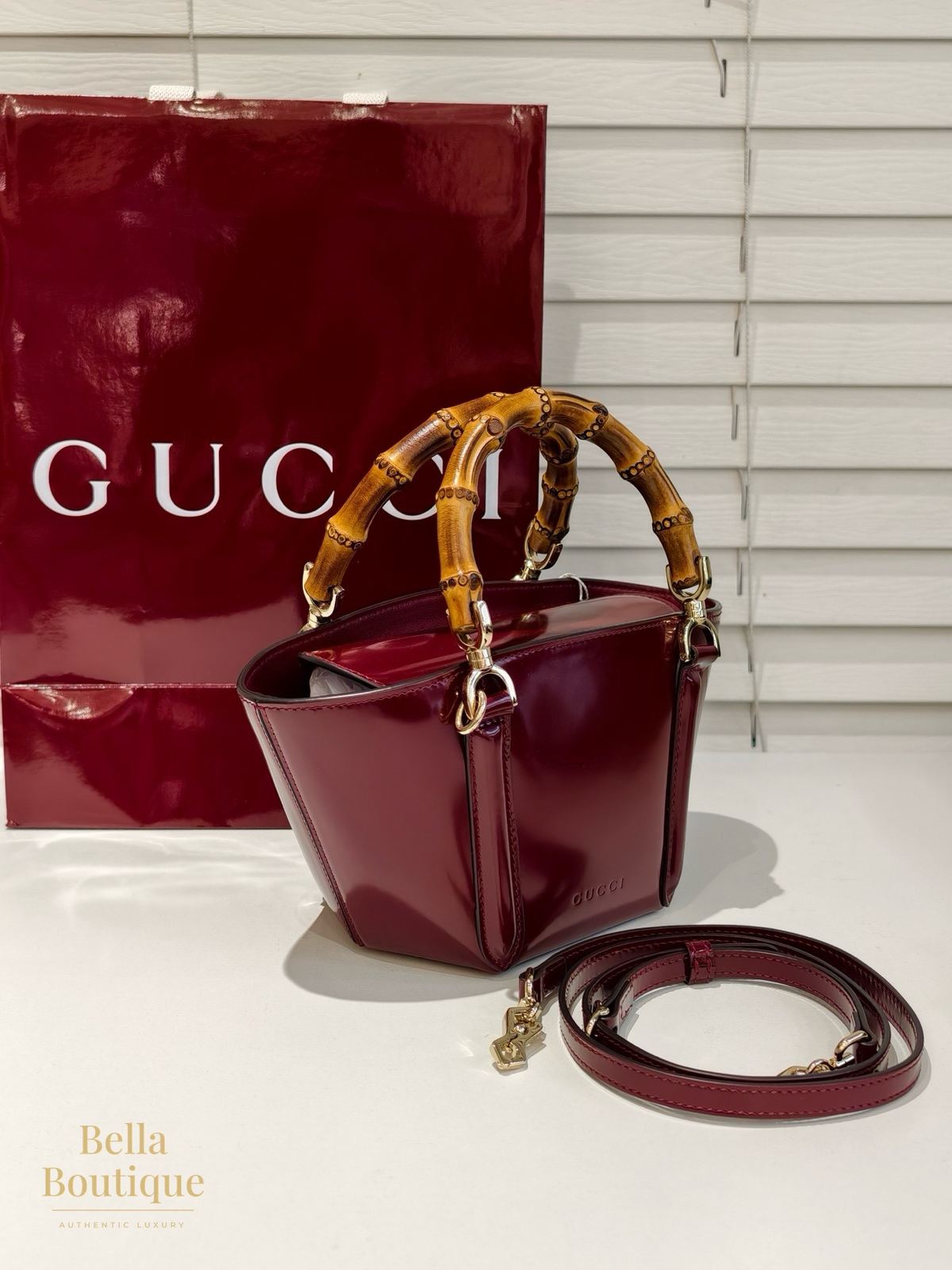 شنطة Gucci بامبو باسكِت أصلية — من زاوية جانبية