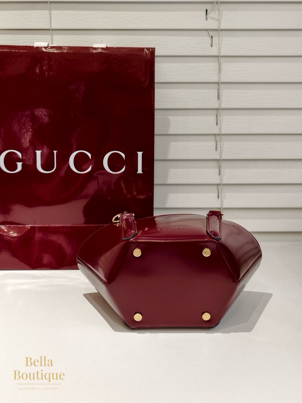 شنطة Gucci بامبو باسكِت أصلية — القاعدة من الأسفل