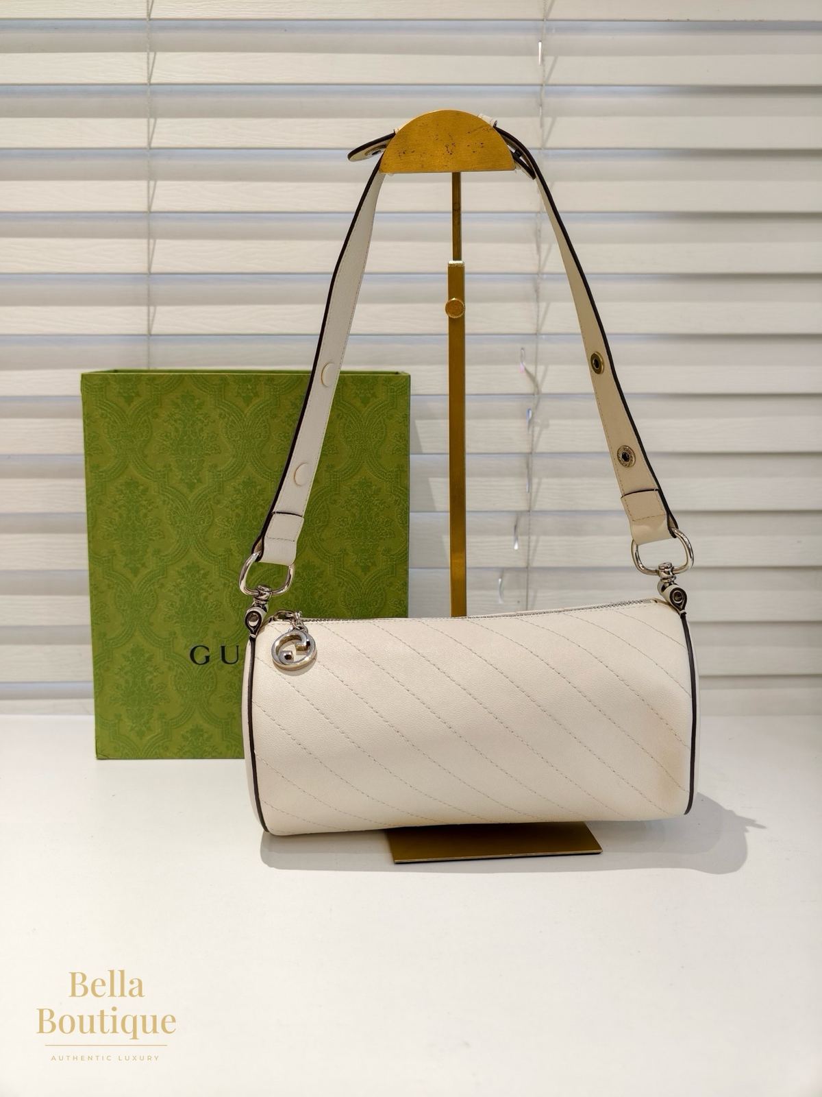 شنطة Gucci بلوندي الأسطوانية أصلية — المنظر الأمامي