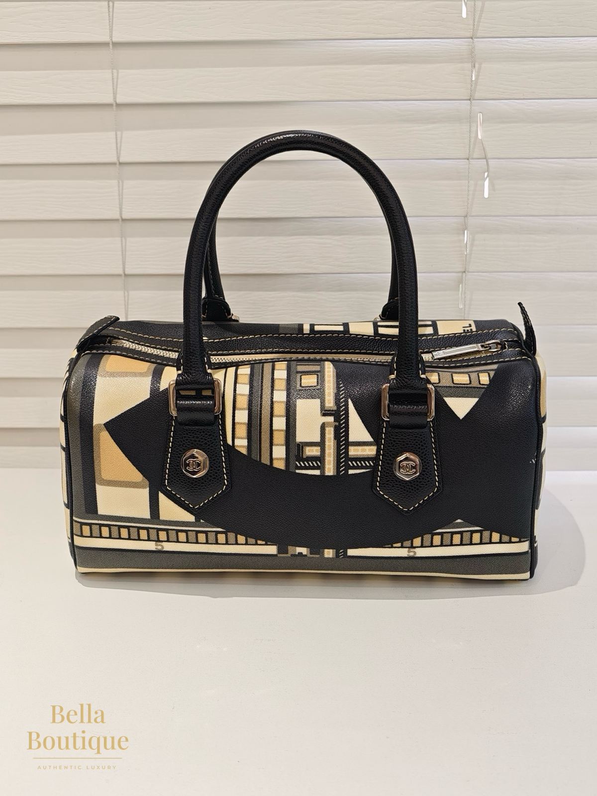 شنطة Chanel كامبون بوسطن أصلية — من الخلف