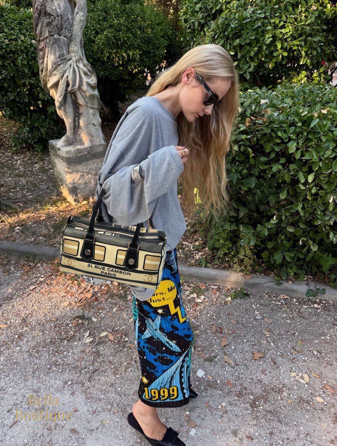شنطة Chanel كامبون بوسطن أصلية — محمولة على الكتف