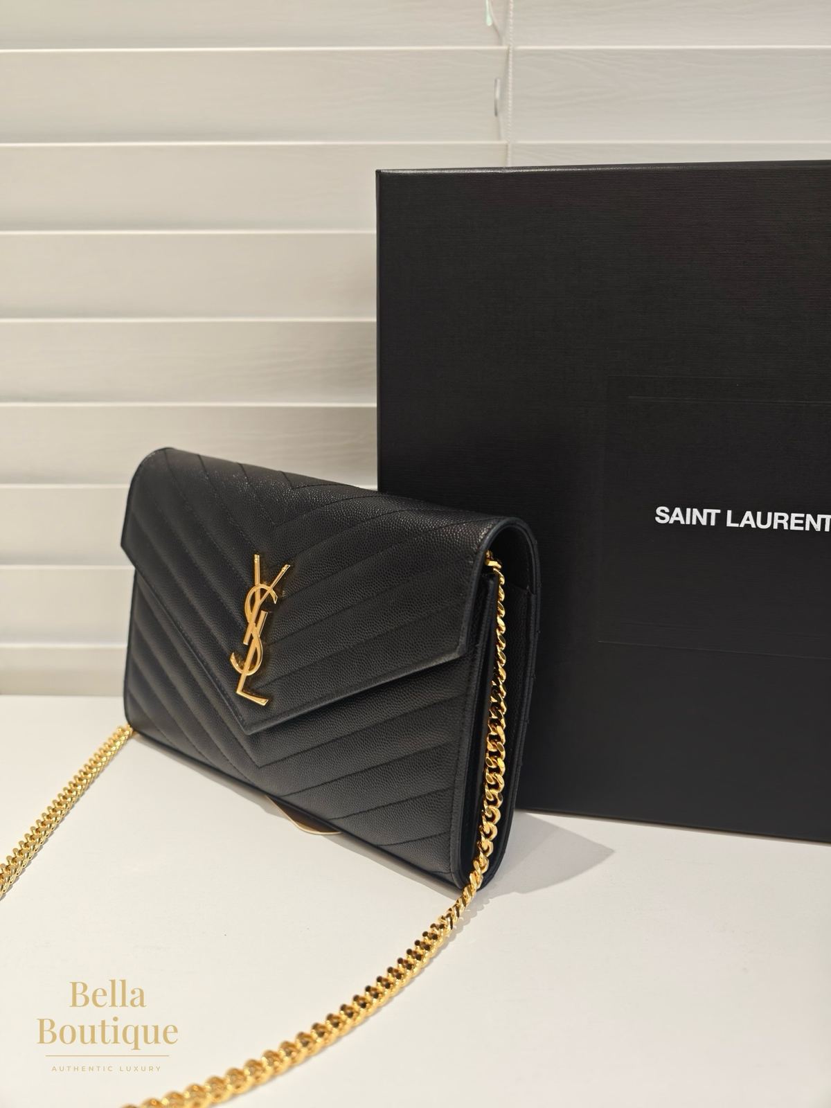شنطة Saint Laurent كاساندر تشين واليت أصلية — من زاوية جانبية