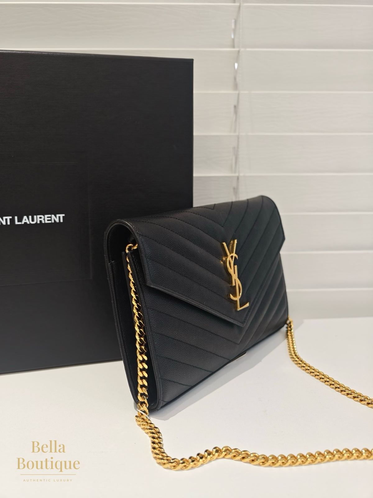 شنطة Saint Laurent كاساندر تشين واليت أصلية — من زاوية أخرى