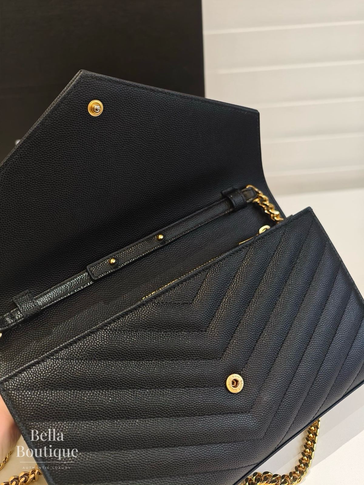 شنطة Saint Laurent كاساندر تشين واليت أصلية — مفتوحة