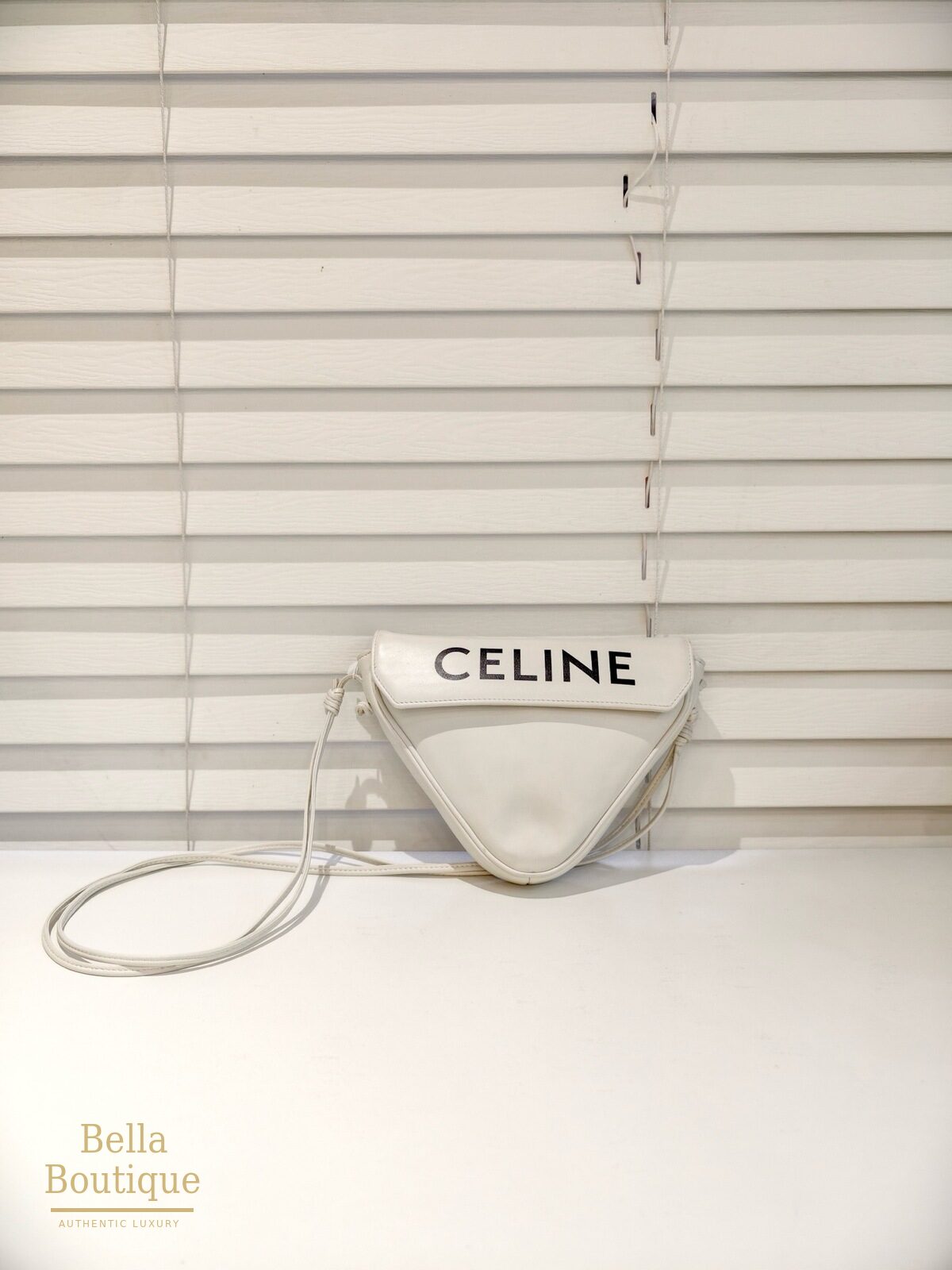 شنطة Celine حقيبة ترايانغل أصلية — المنظر الأمامي