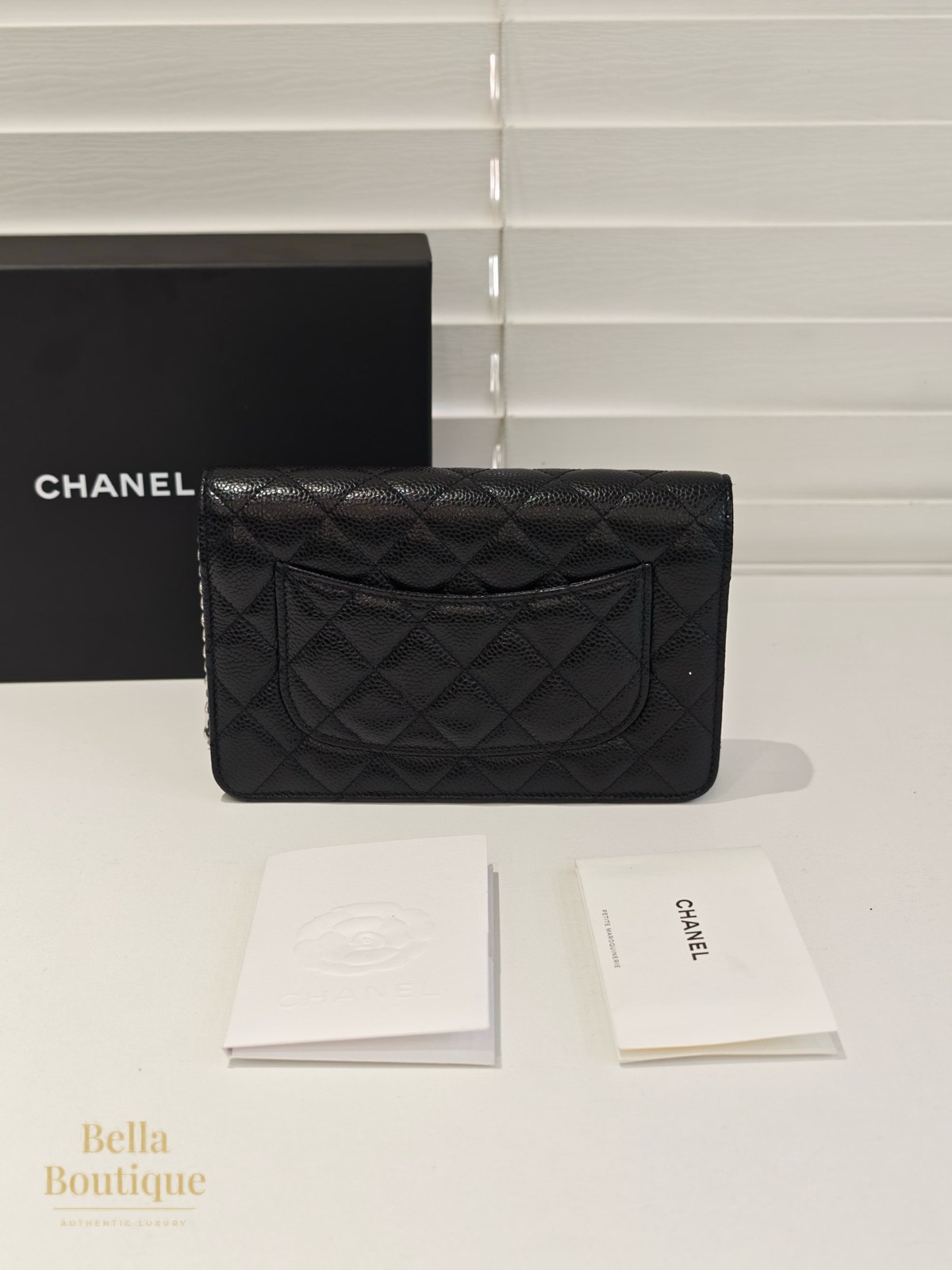 شنطة Chanel محفظة على سلسلة WOC — أسود جلد كافيار أصلية — من الخلف