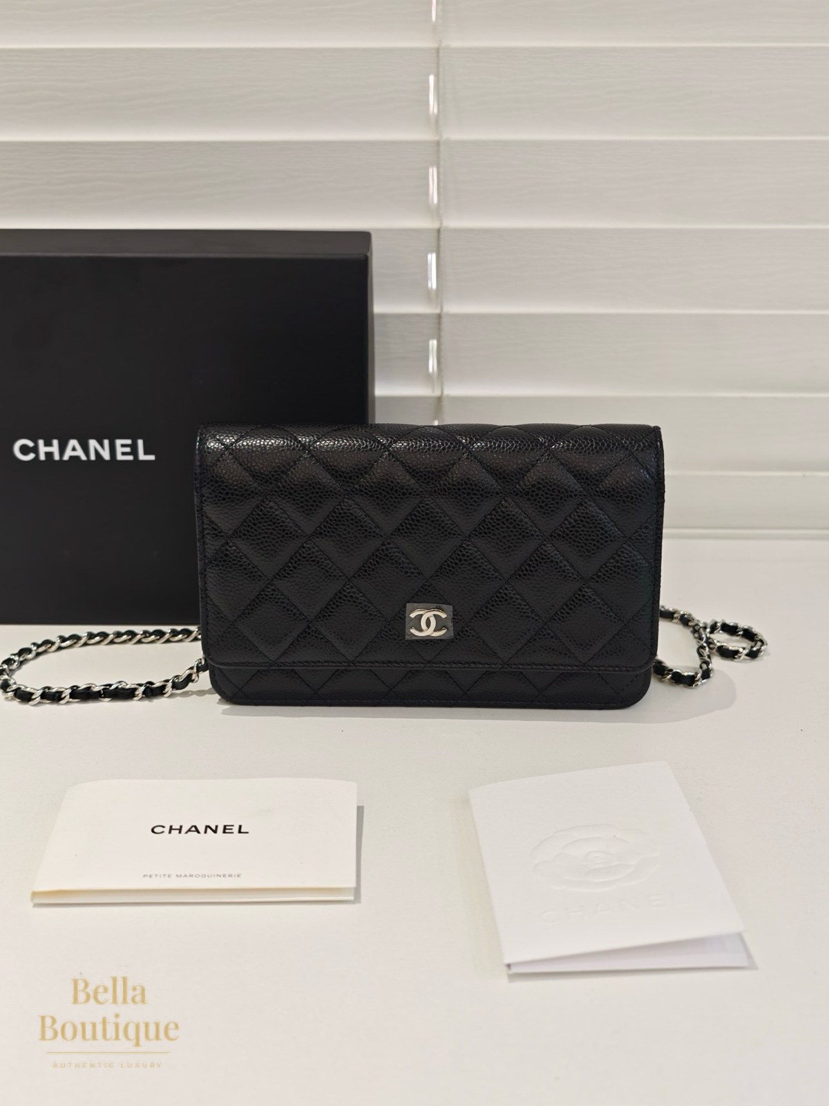شنطة Chanel محفظة على سلسلة WOC — أسود جلد كافيار أصلية — المنظر الأمامي