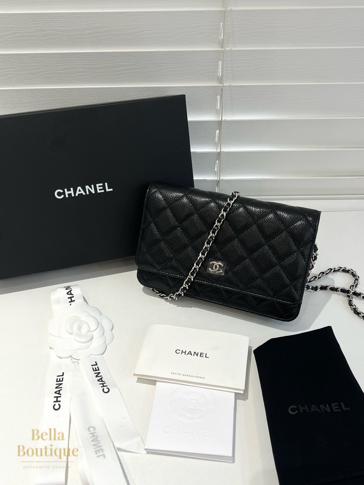 شنطة Chanel محفظة على سلسلة WOC — أسود جلد كافيار أصلية — مع العلبة وكيس الحماية