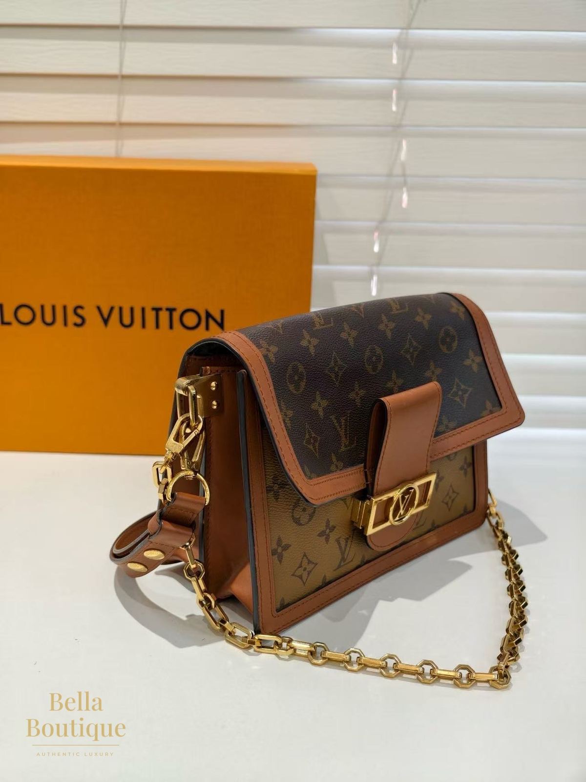 شنطة Louis Vuitton دوفين MM أصلية — من زاوية أخرى
