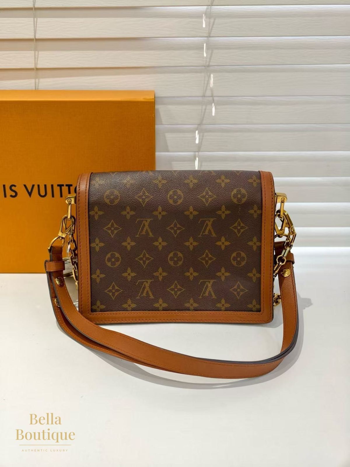شنطة Louis Vuitton دوفين MM أصلية — من الخلف