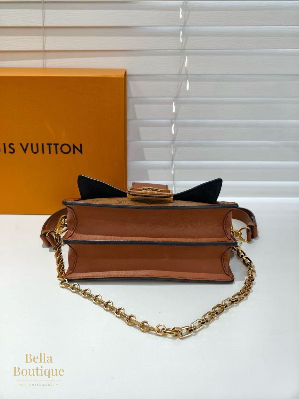 شنطة Louis Vuitton دوفين MM أصلية — مفتوحة