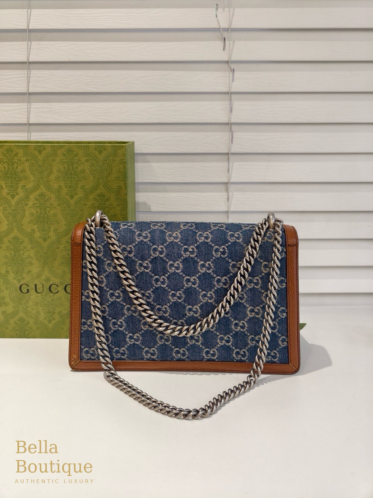 شنطة Gucci ديونيسوس سمول دينم أصلية — من الخلف والسلسلة الفضية