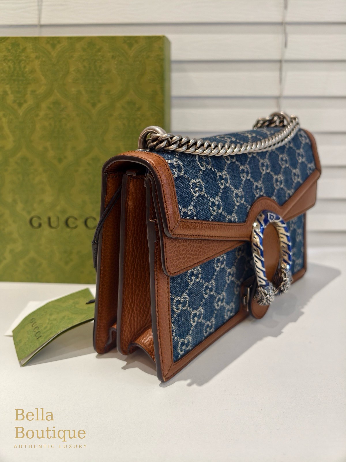 شنطة Gucci ديونيسوس سمول دينم أصلية — من الجانب الآخر مع بطاقة غوتشي