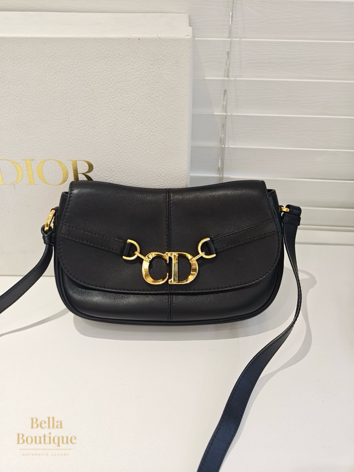 شنطة Dior سي دي بيساس — أسود أصلية — المنظر الأمامي