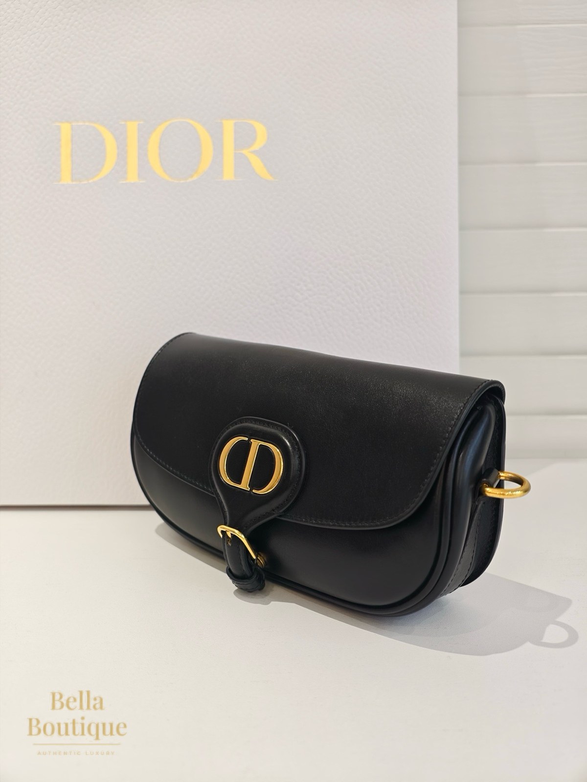 شنطة Dior بوبي — أسود أصلية — من زاوية جانبية