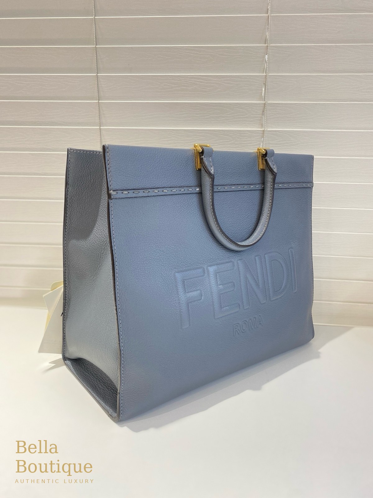 شنطة Fendi سن شاين أزرق أصلية — من زاوية ثلاثة أرباع
