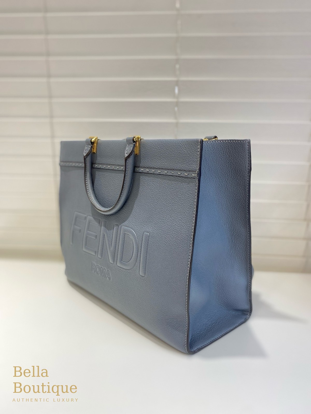 شنطة Fendi سن شاين أزرق أصلية — من الجانب