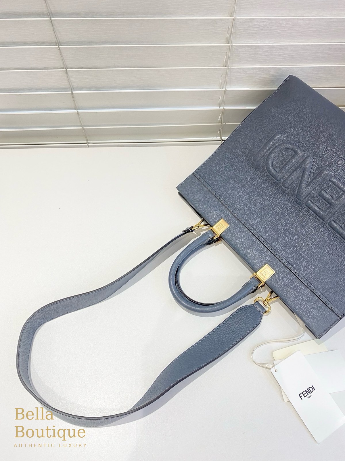 شنطة Fendi سن شاين أزرق أصلية — الحزام وإكسسوار FF الذهبي