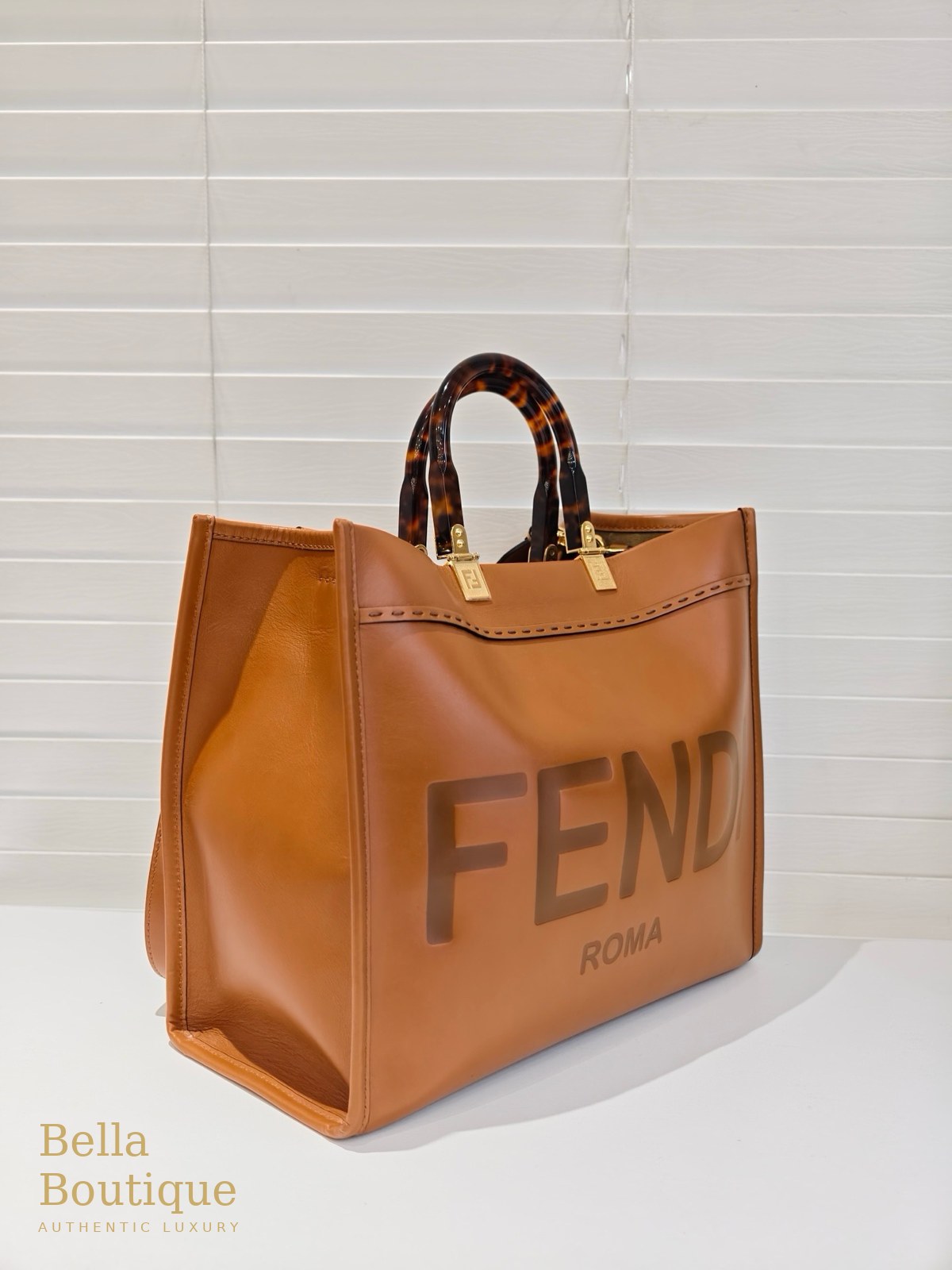 شنطة Fendi سن شاين جملي أصلية — من زاوية ثلاثة أرباع
