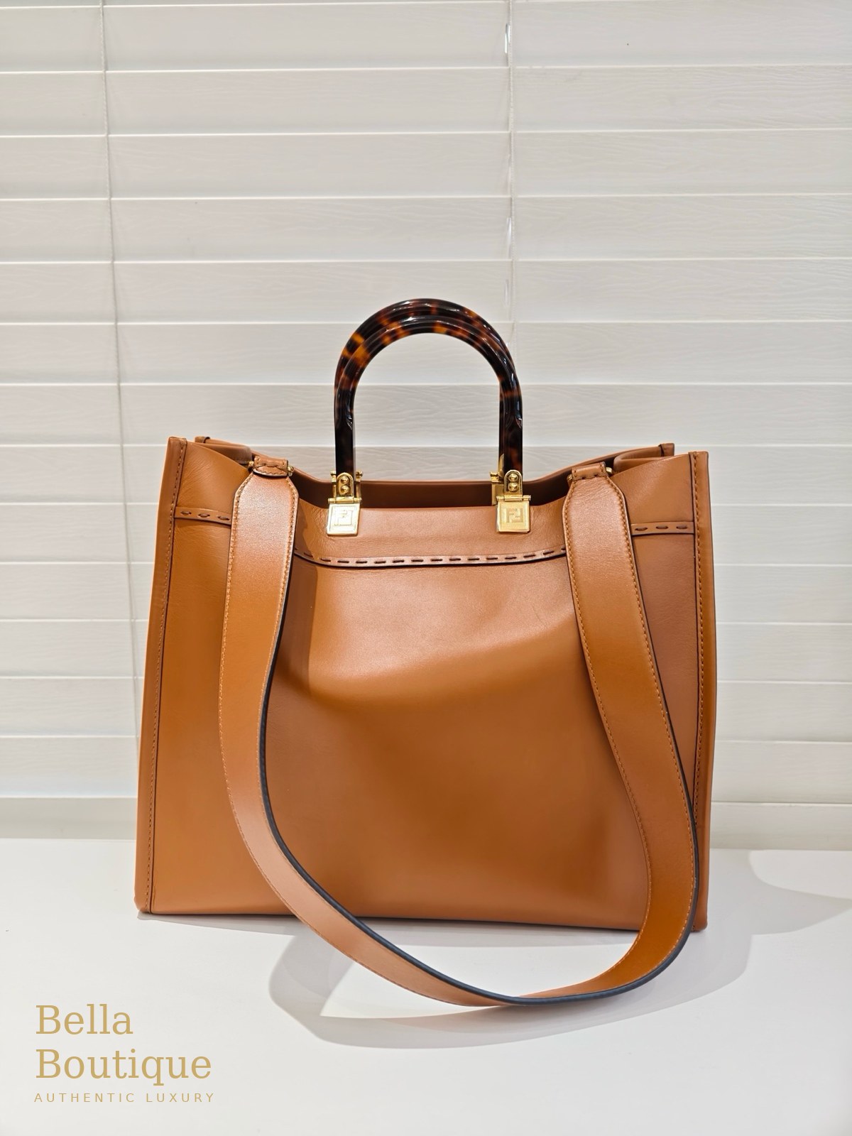 شنطة Fendi سن شاين جملي أصلية — من الخلف مع حزام الكتف