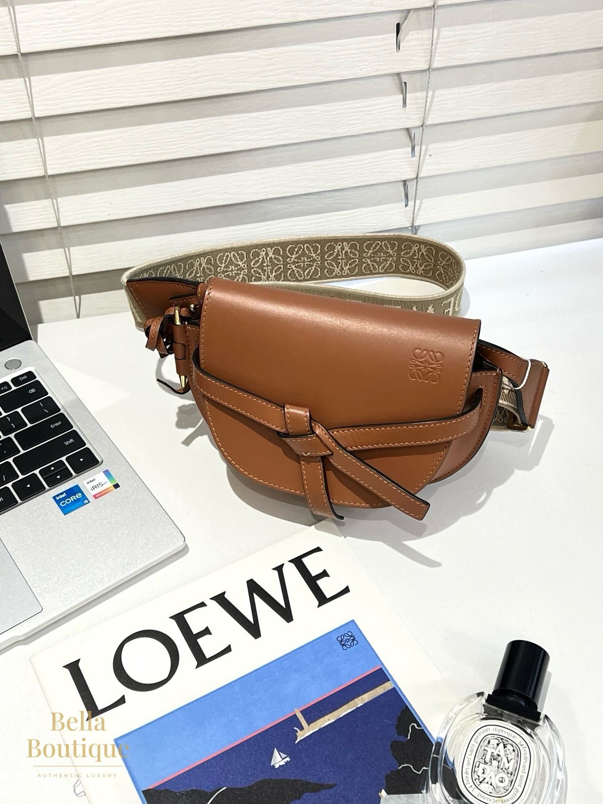 شنطة LOEWE غيت ديوال أصلية — بإطلالة كاملة