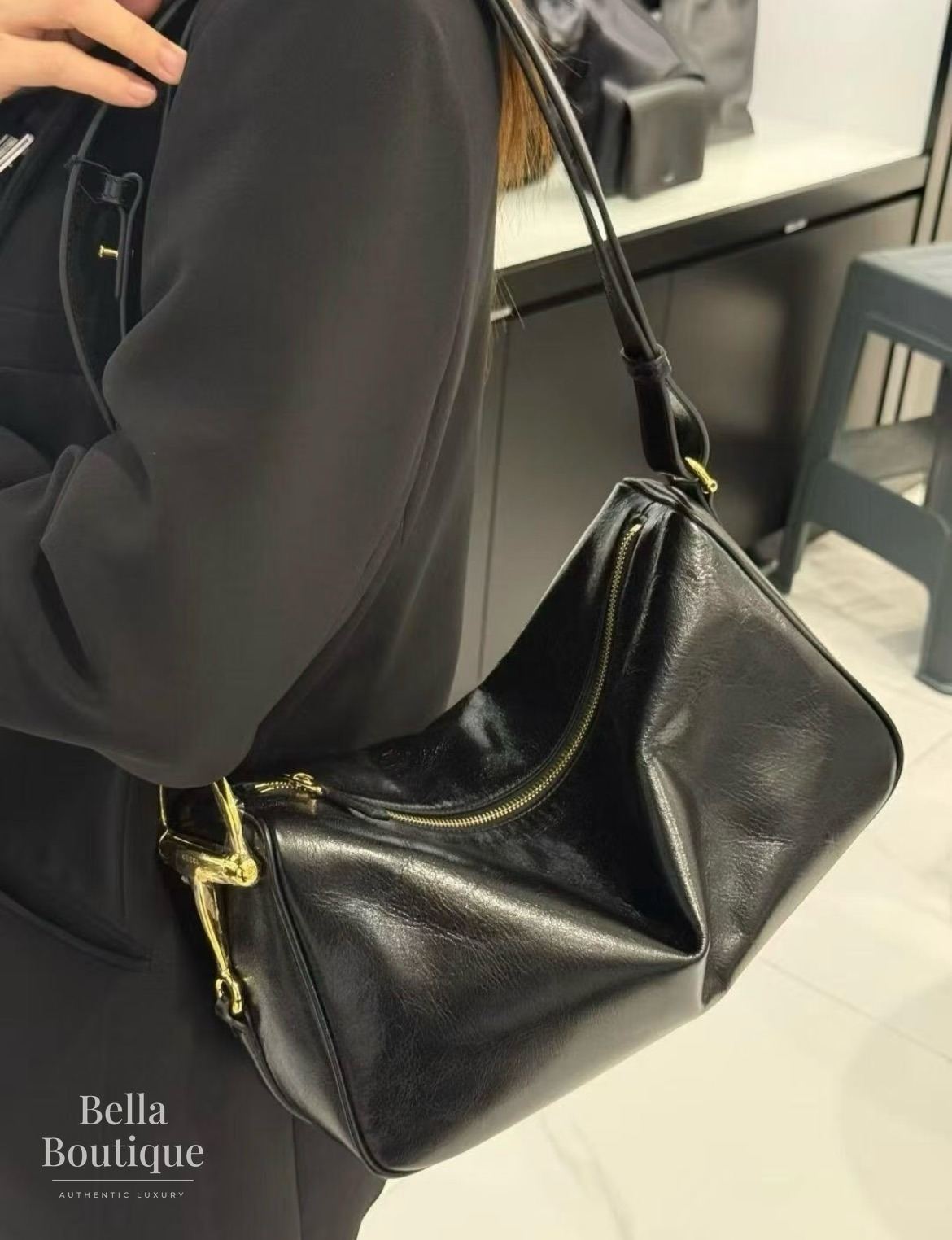 شنطة Gucci هورسبيت بنصف لجام أصلية — محمولة على الكتف
