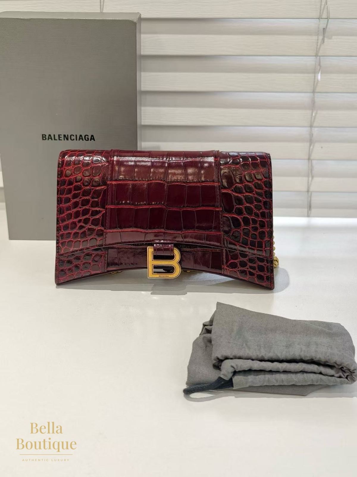 شنطة Balenciaga أورغلاس واليت أون تشين أصلية — المنظر الأمامي