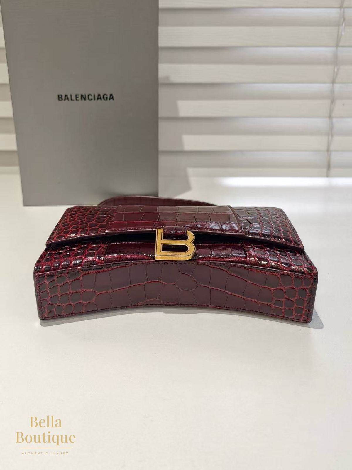 شنطة Balenciaga أورغلاس واليت أون تشين أصلية — من الأعلى