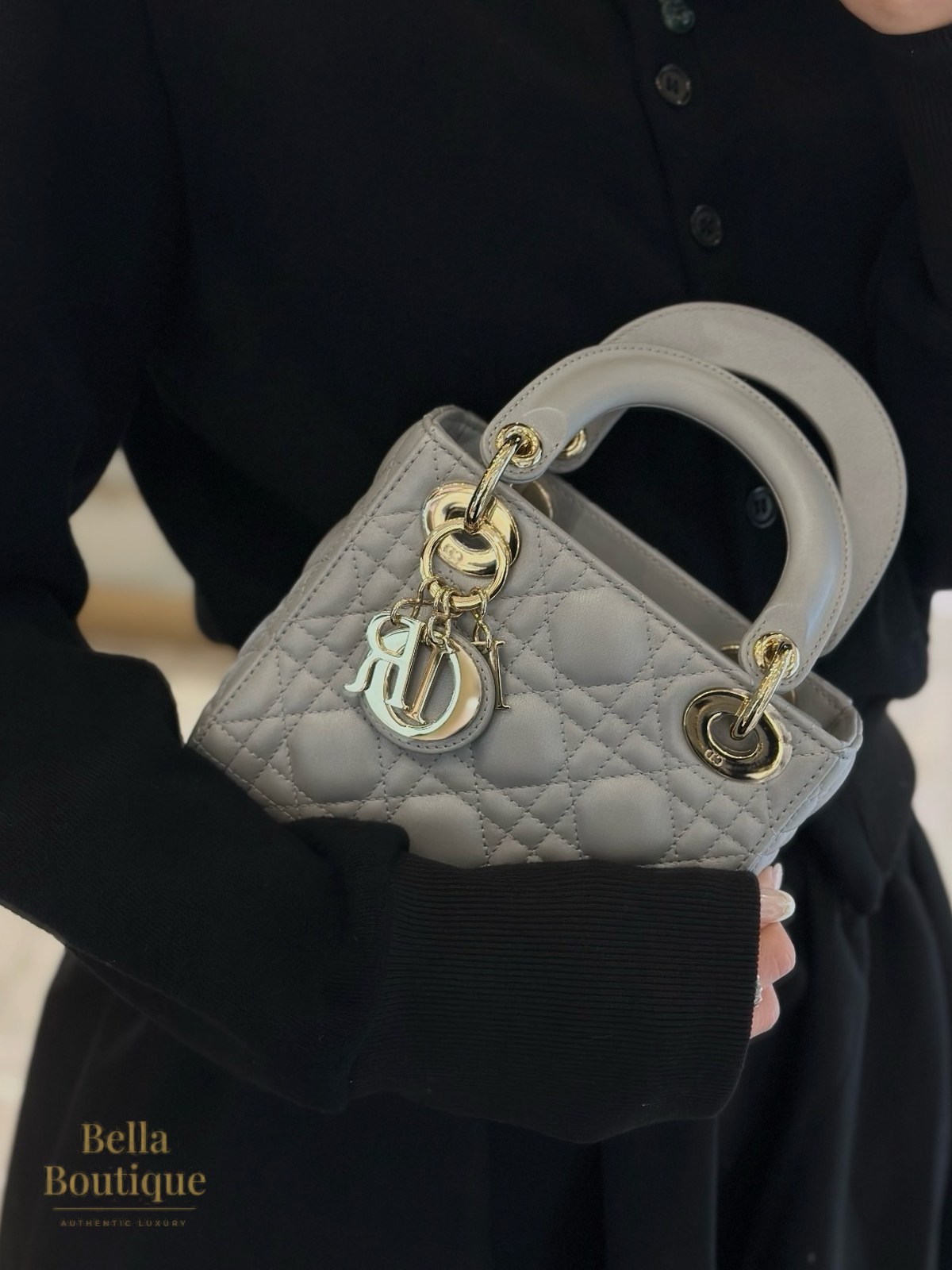 شنطة Dior ليدي ديور — رمادي لؤلؤي أصلية — محمولة باليد