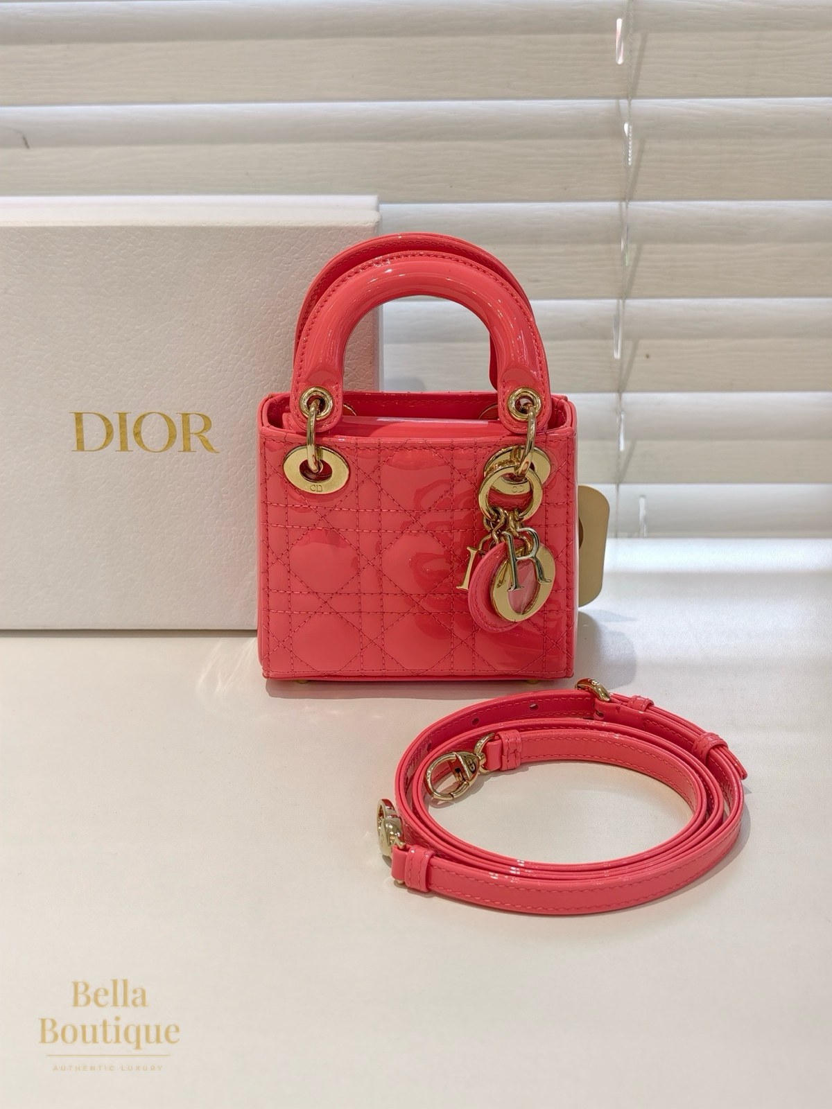 شنطة Dior ليدي ديور ميني — وردي جلد لامع أصلية — المنظر الأمامي