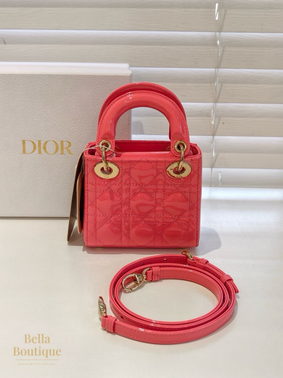شنطة Dior ليدي ديور ميني — وردي جلد لامع أصلية — مع العلبة وكيس الحماية