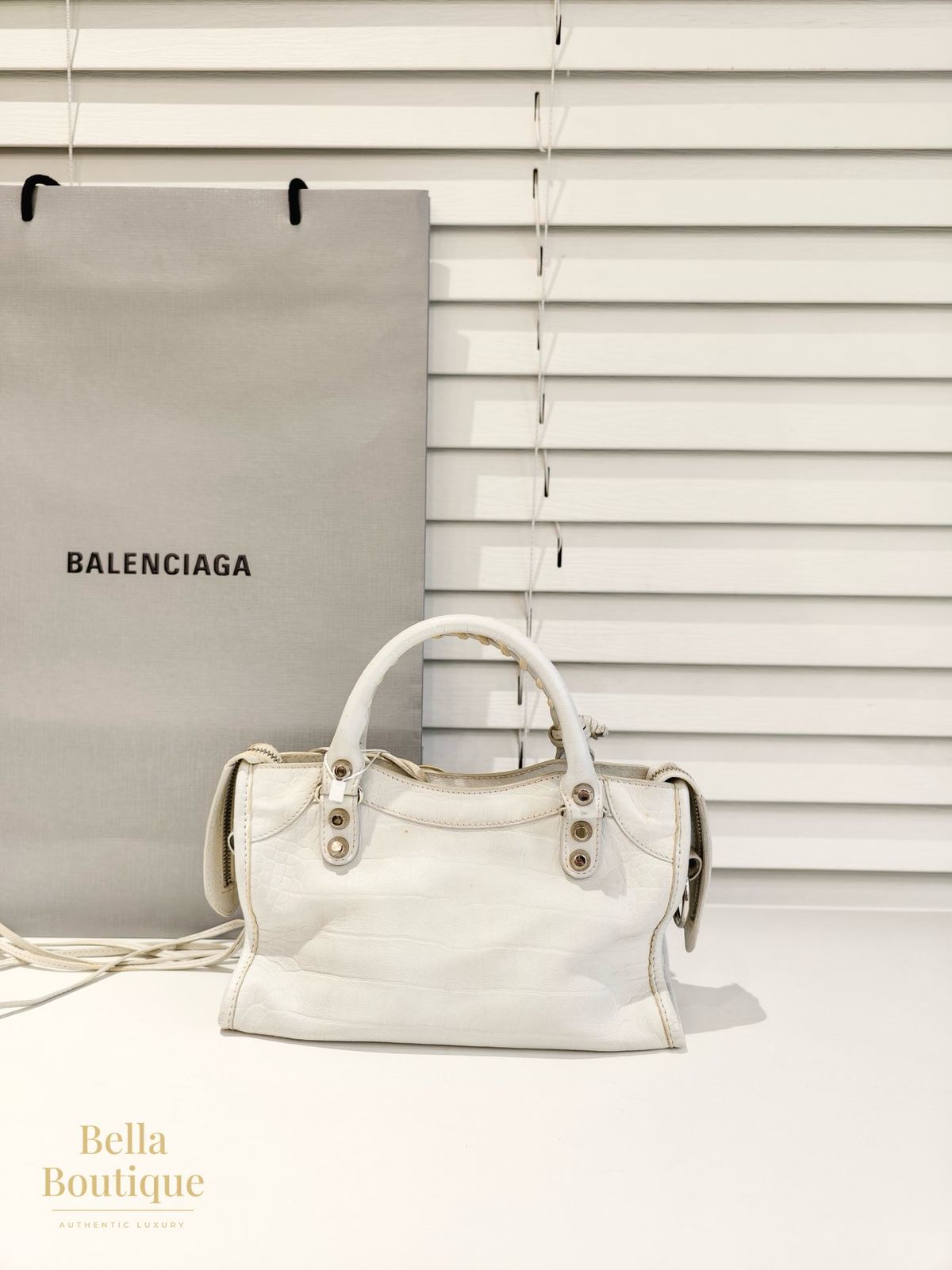 شنطة Balenciaga لو كاغول الصغيرة أصلية — من الخلف