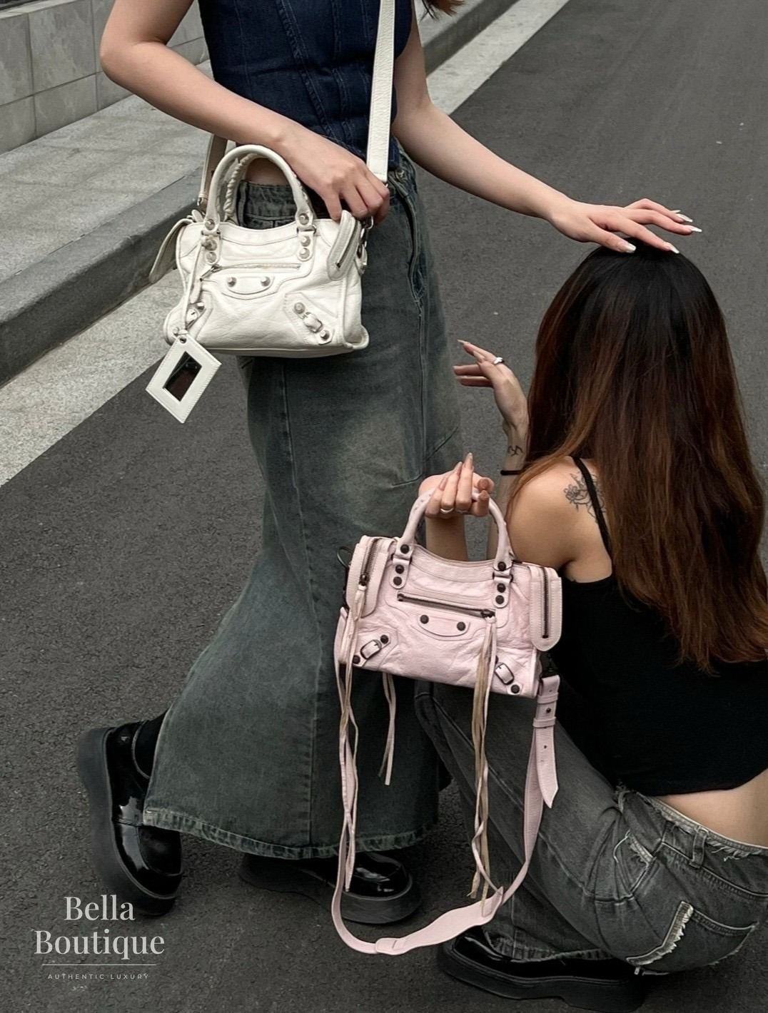 شنطة Balenciaga لو كاغول الصغيرة أصلية — محمولة على الكتف