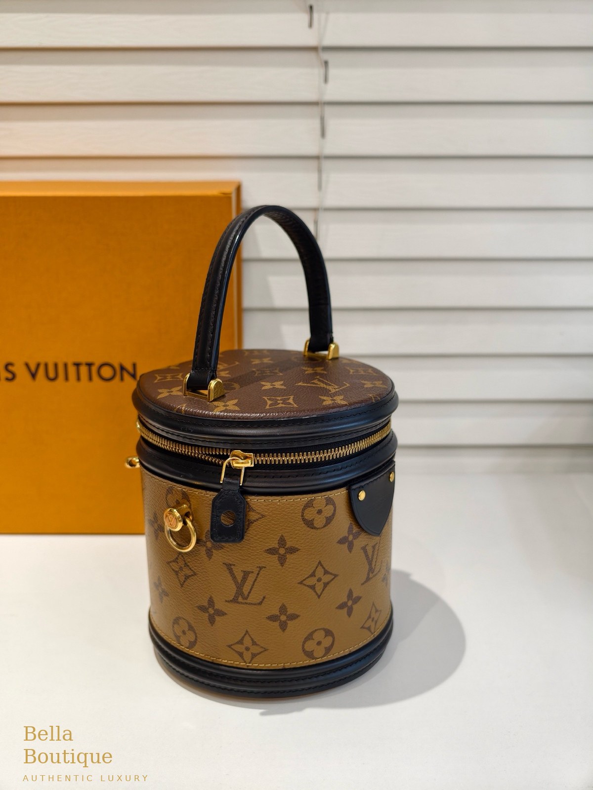 حقيبة Louis Vuitton كان مونوغرام ريفرس أصلية — المنظر الكامل مع المقبض العلوي