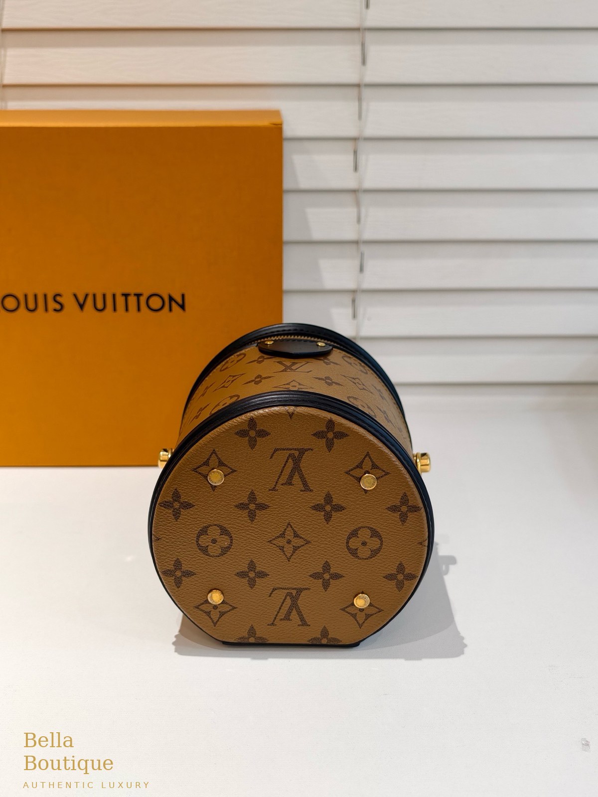 حقيبة Louis Vuitton كان أصلية — من الخلف مع اللوح الجلدي الأسود