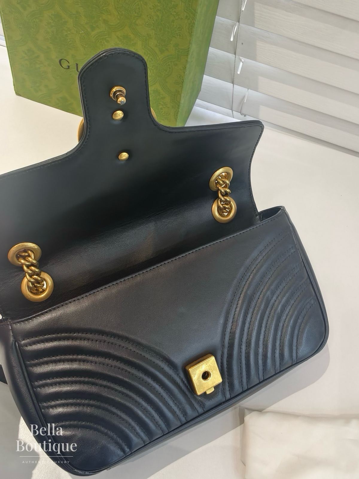 شنطة Gucci جي جي مارمونت سمول أسود أصلية — من الداخل