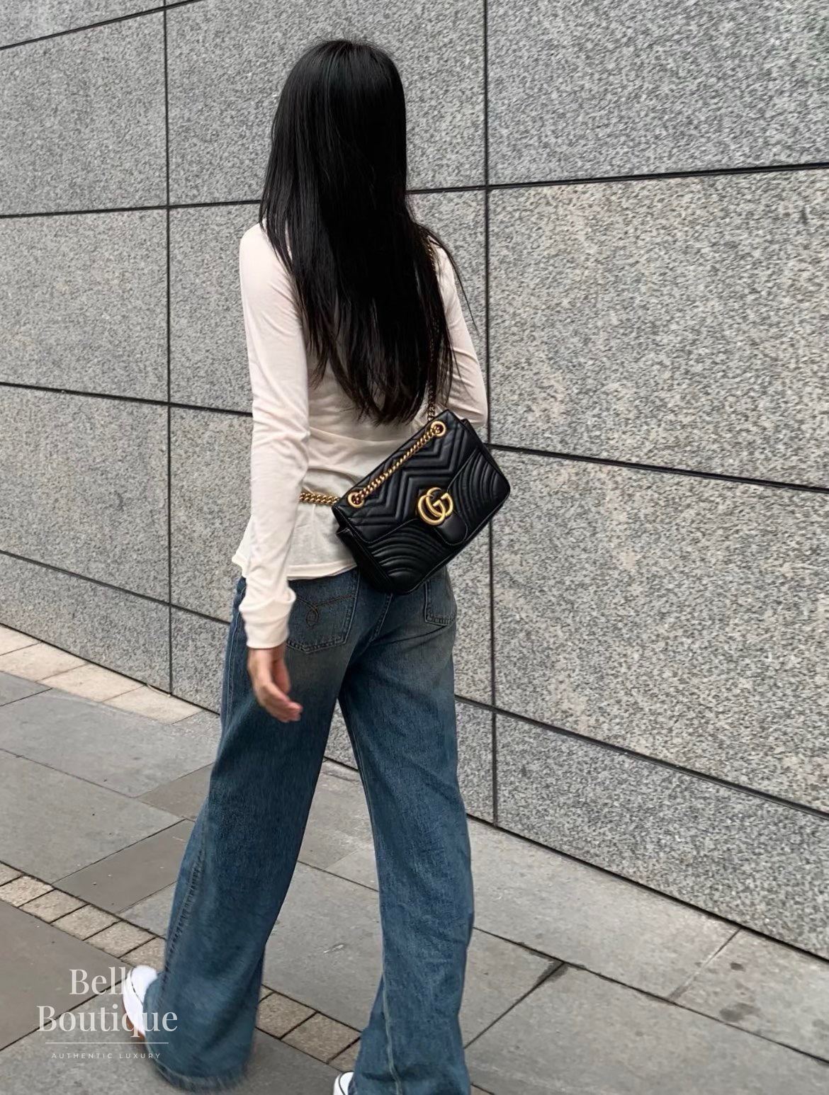شنطة Gucci جي جي مارمونت سمول أسود أصلية — محمولة على الكتف