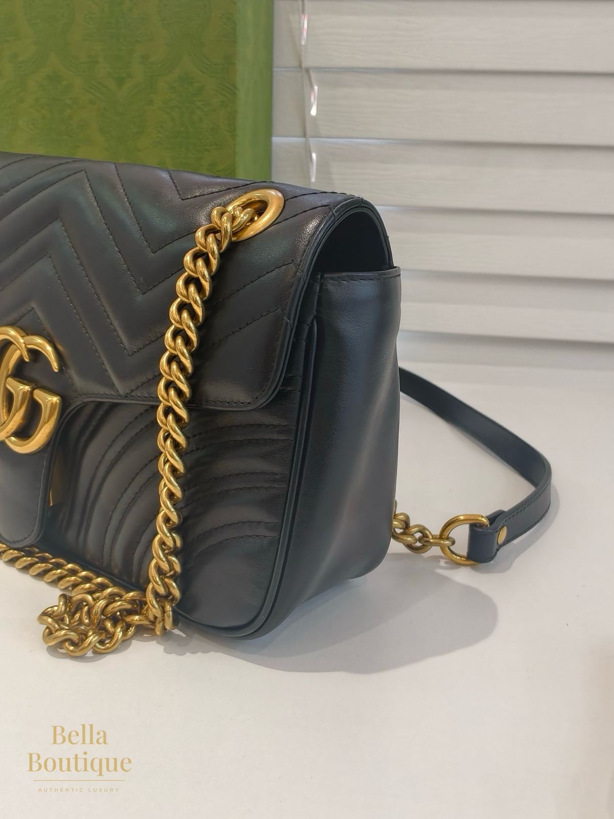 شنطة Gucci جي جي مارمونت سمول أسود أصلية — من الجانب