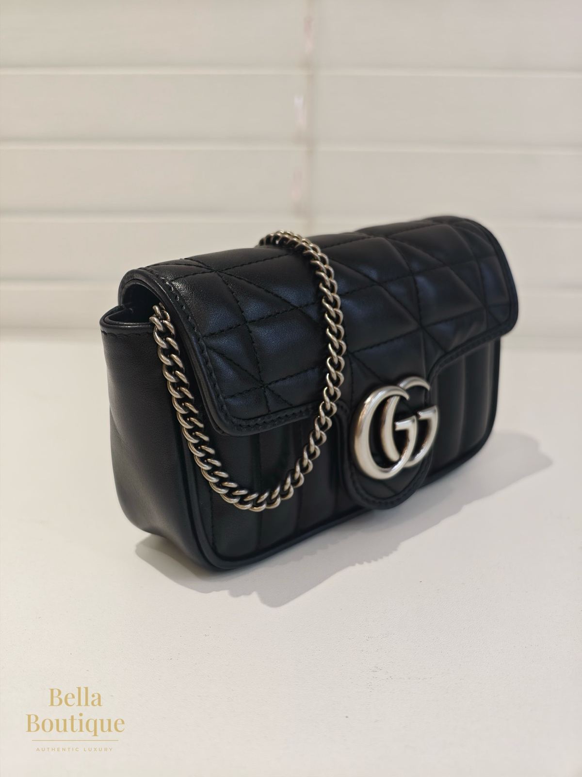 شنطة Gucci جي جي مارمونت ميني أصلية — من زاوية جانبية