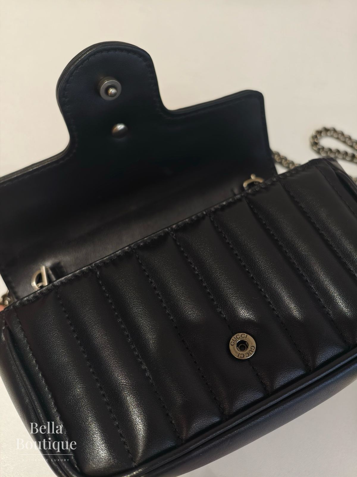 شنطة Gucci جي جي مارمونت ميني أصلية — من الداخل