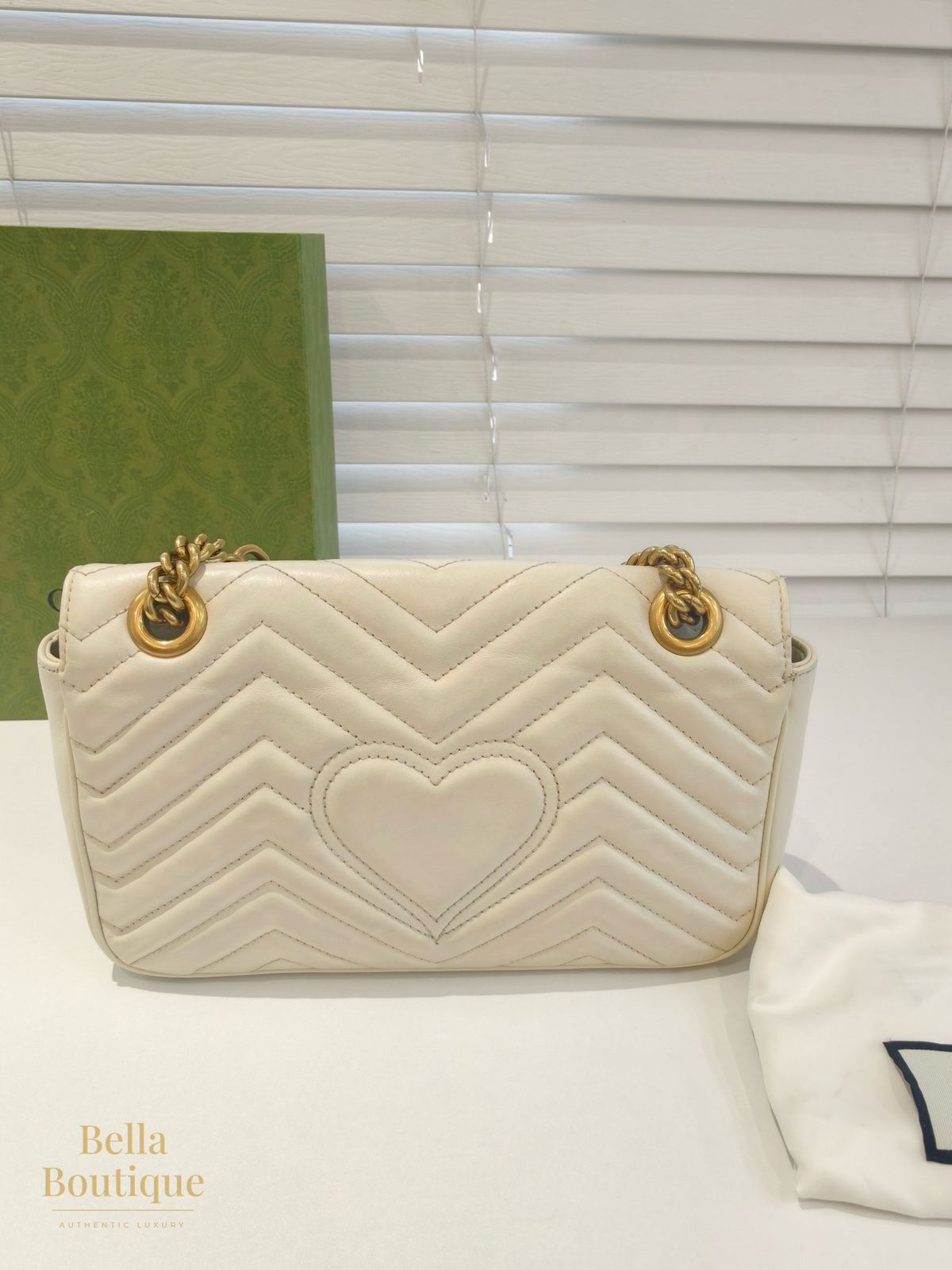 شنطة Gucci جي جي مارمونت سمول أبيض أصلية — من الخلف