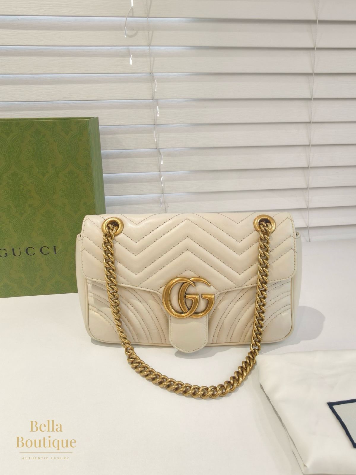 شنطة Gucci جي جي مارمونت سمول أبيض أصلية — المنظر الأمامي