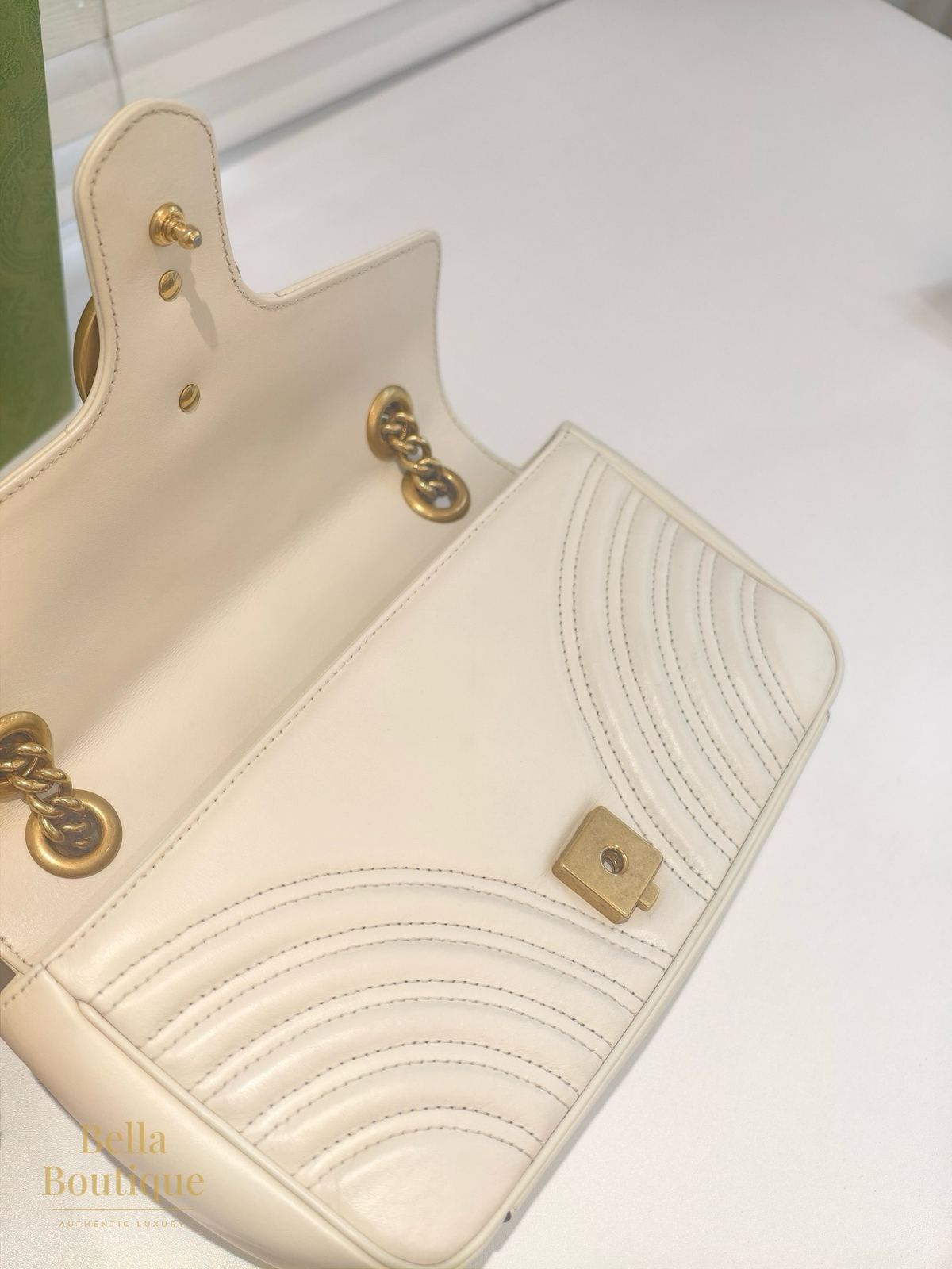 شنطة Gucci جي جي مارمونت سمول أبيض أصلية — من الداخل