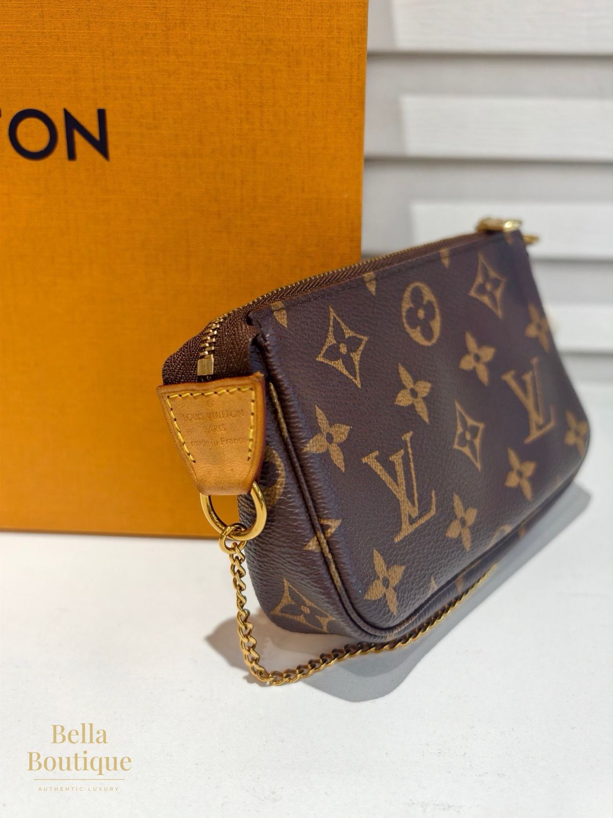 شنطة Louis Vuitton ميني بوشيت أصلية — تفاصيل مقرّبة