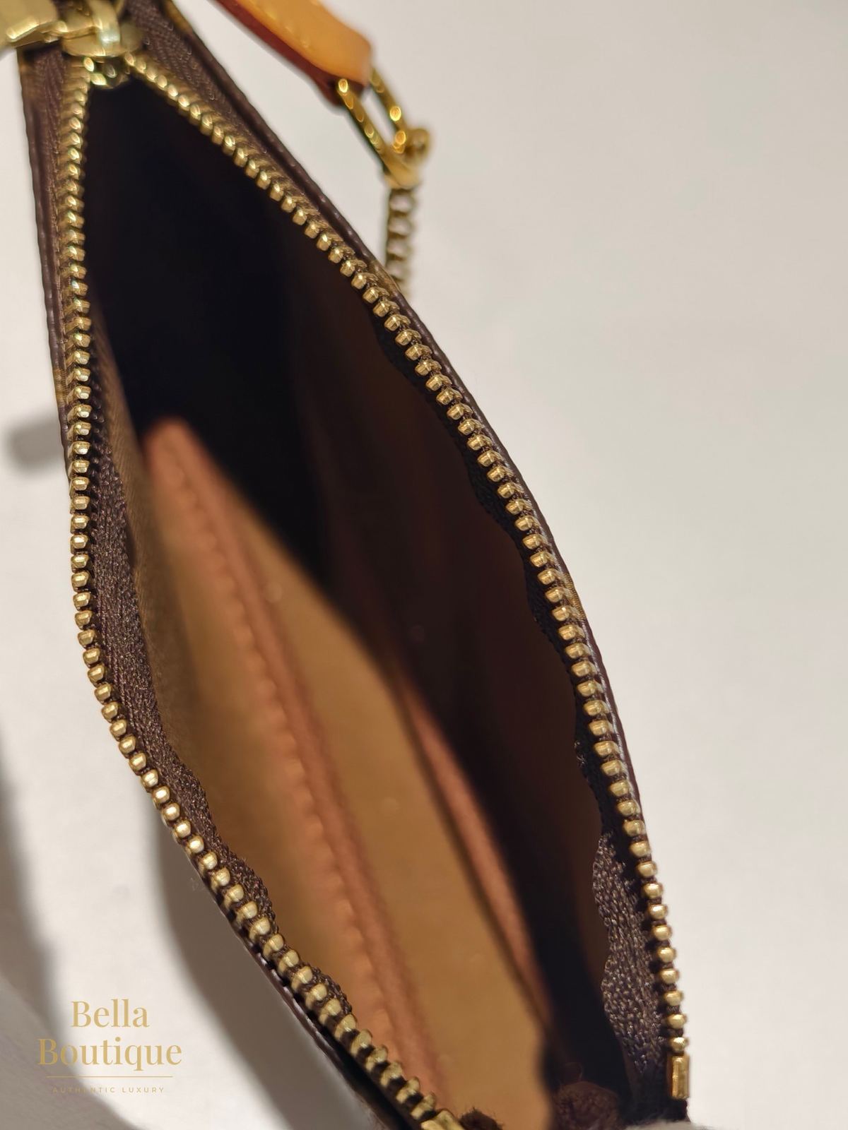 شنطة Louis Vuitton ميني بوشيت أصلية — من الداخل