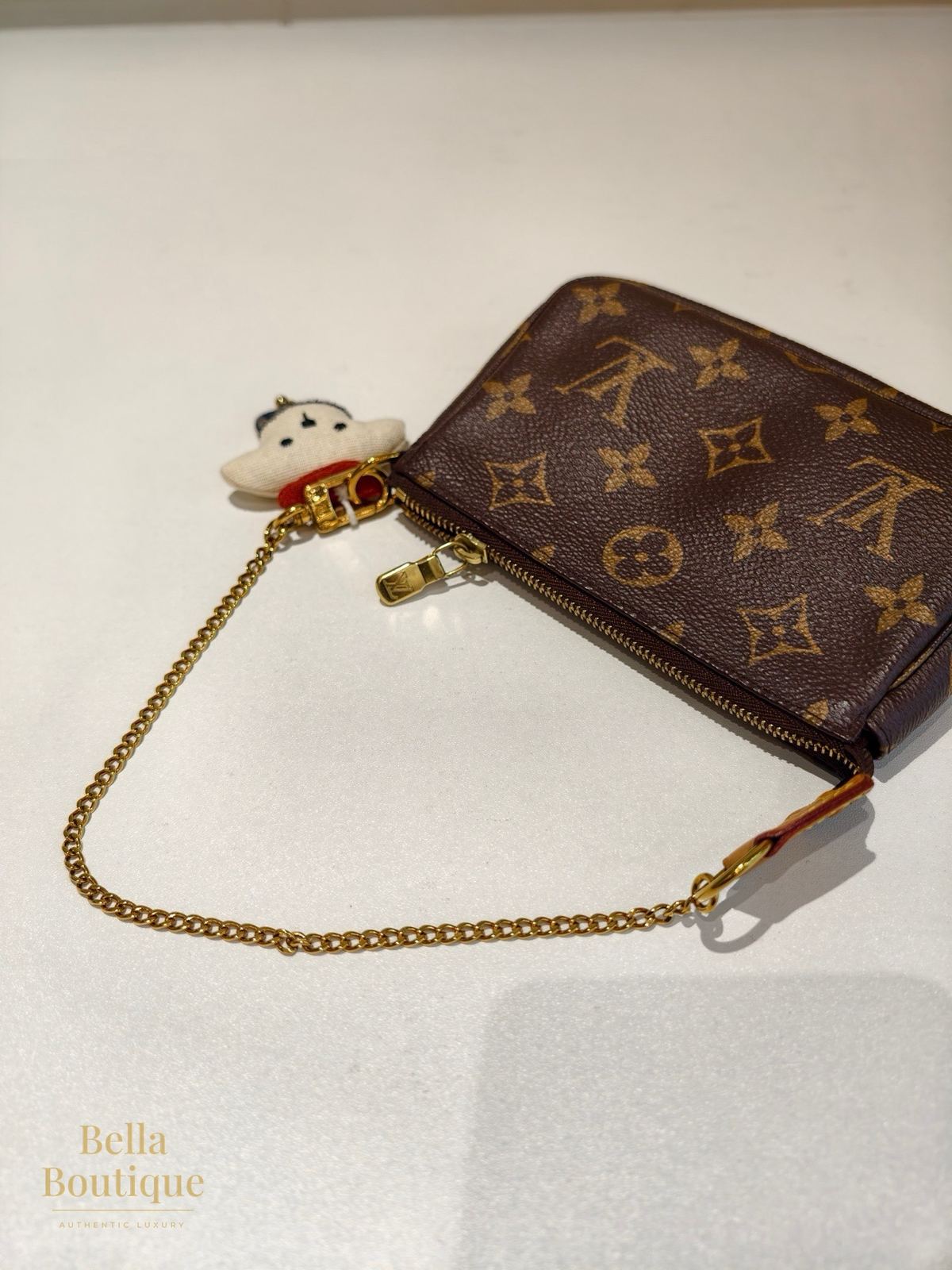 شنطة Louis Vuitton ميني بوشيت أصلية — من الأعلى