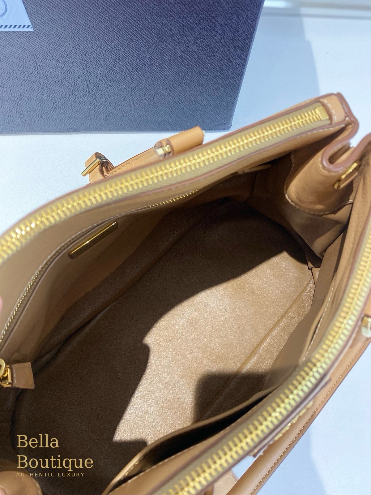 شنطة Prada جاليريا — جملي أصلية — الداخل والبطانة