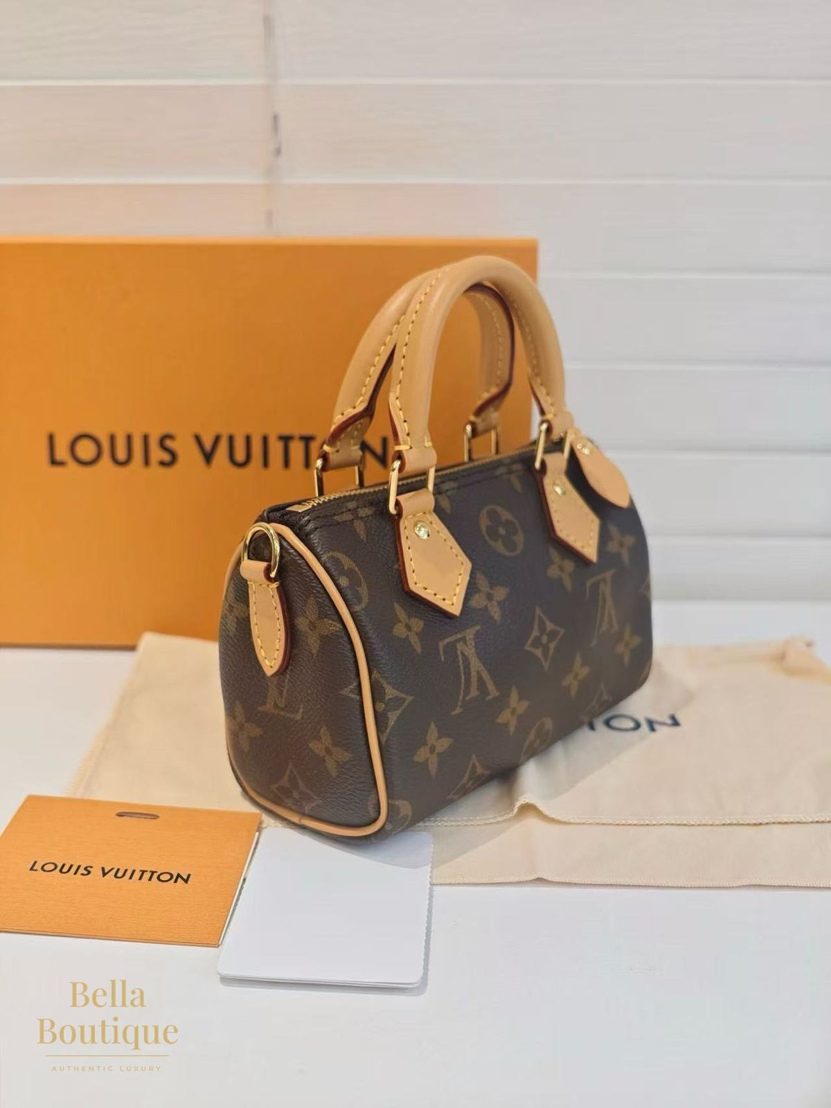 شنطة Louis Vuitton سبيدي نانو أصلية — من زاوية جانبية