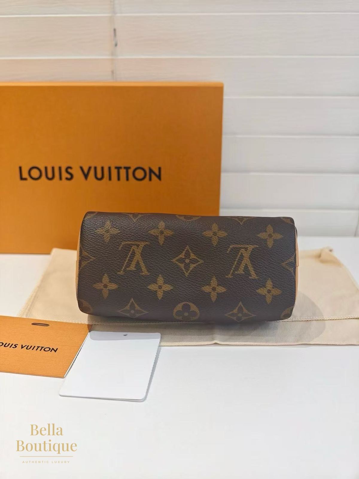 شنطة Louis Vuitton سبيدي نانو أصلية — القاعدة من الأسفل