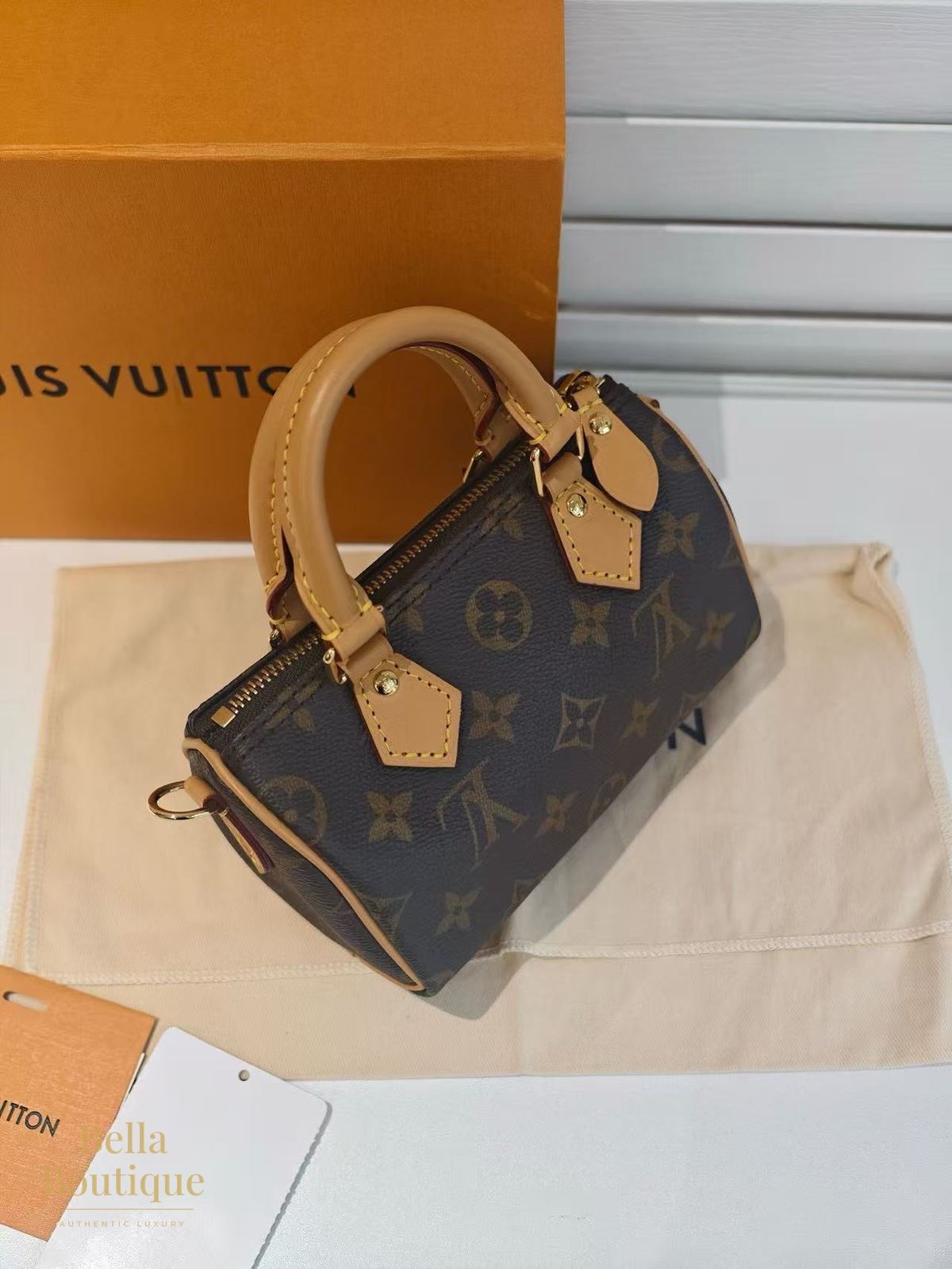 شنطة Louis Vuitton سبيدي نانو أصلية — من الأعلى